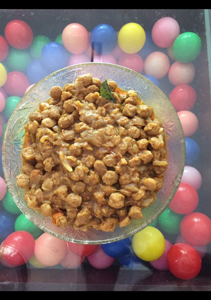 மீல் மேக்கர் கிரேவி சிக்கன் கிரேவிஸ்டைல்(vegசாப்பிடுபவர்களுக்கு)(meal maker gravy recipe in tamil) செய்முறை முக்கிய புகைப்படம்