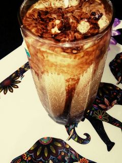 কোল্ড কফি (Cold coffee recipe in Bengali) রেসিপির প্রধান ছবি
