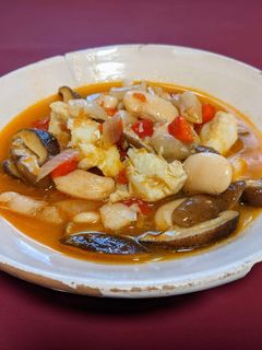 Una foto de Judiones de La Granja con bacalao y shiitake