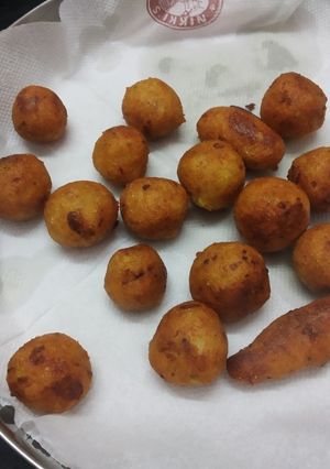 A picture of Potato cheese balls.