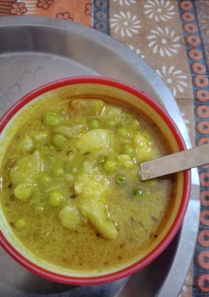 आलू मटर (Aloo Matar recipe in Hindi) रेसिपी मुख्य फोटो