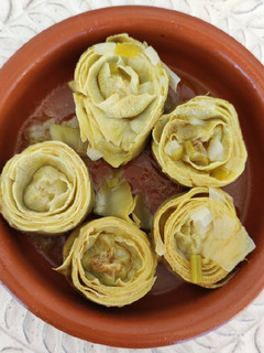 Una foto de Alcachofas rellenas de cebolla