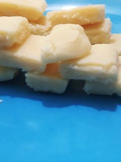 மில்க் பவுடர் பர்ஃபி செய்முறை முக்கிய புகைப்படம்