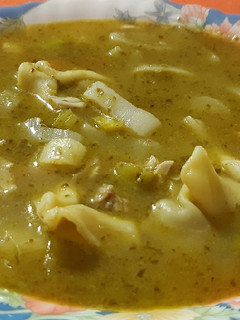 Una foto de Otra sopa de aprovechamiento: pasta, pollo y verduras
