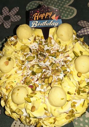 A picture of Rasmali cake.