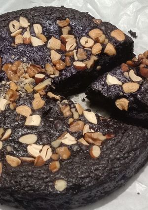 ડ્રાયફ્રુટ ચોકલેટ બ્રાઉની (Dryfruit chocolate Brownie recipe in Gujarati) રેસીપી મુખ્ય ફોટો
