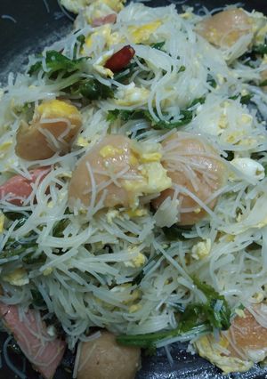 รูปของ เส้นหมี่ขาวผัดไข่ใส่ผักกูด,ไส้กรอก#17