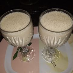 A picture of Banana smoothie.