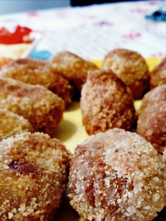 Una foto de Croquetas de pollo relleno