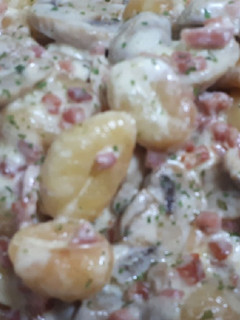 Una foto de 69. Ñoquis con jamón y champiñones