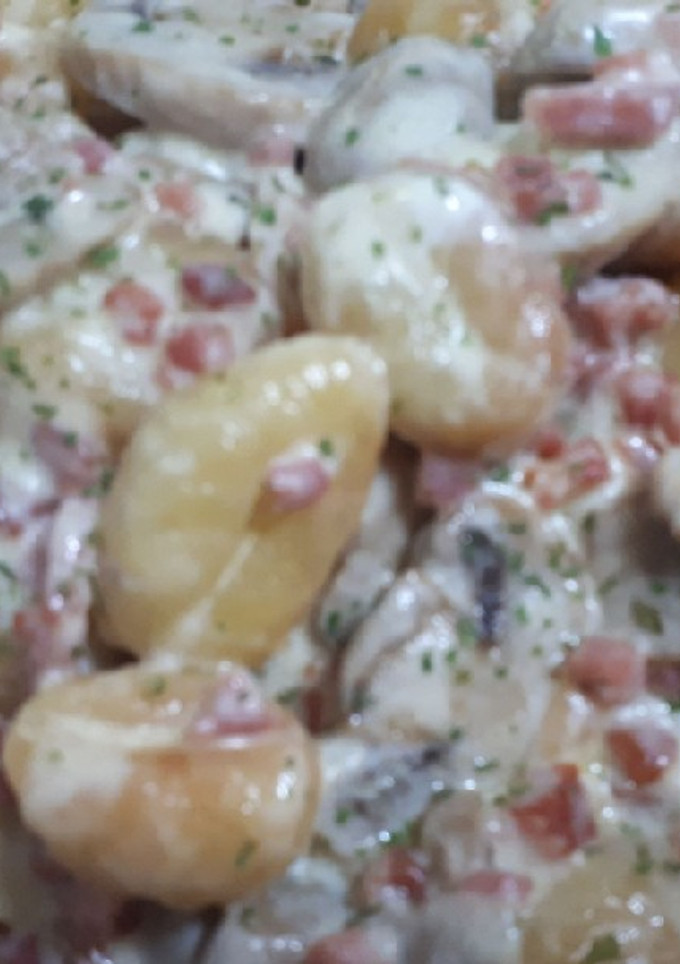 Una foto de 69. Ñoquis con jamón y champiñones