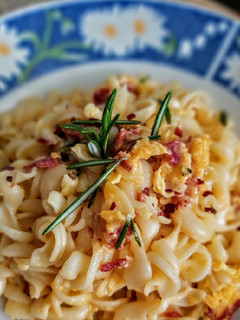 Una foto de CARBONARA Con Chorizo Español, al Ajillo...!😋