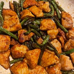A picture of Crispy chicken stir fry.