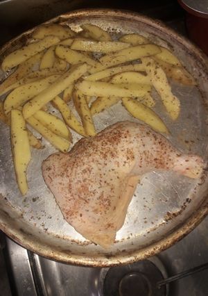 Una foto de Pata muslo con papas saborizada al horno