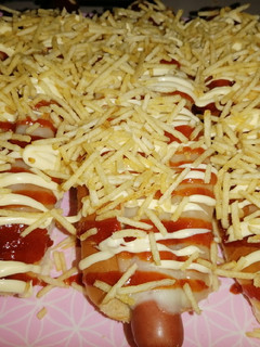 Una foto de Panchos con muzzarella, salsa McDonald's y papas pay