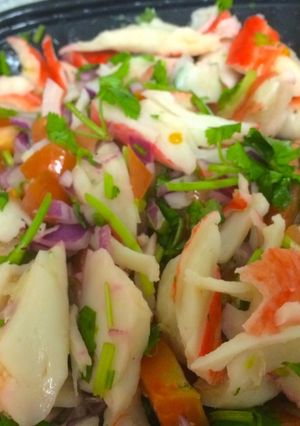 Una foto de 'Ceviche' mentirita con cangrejo de imitación