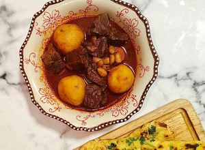 Hình của món Cà ri cừu - Mutton Panaeng Curry.