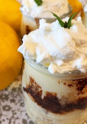 Foto principal de Vasitos de bizcocho y crema de limón
