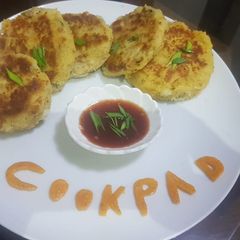 A picture of Cheese filled Chicken potato cutlets.