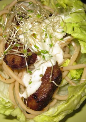 Ropogós kacsamelles tészta salátakehelyben recept fotója