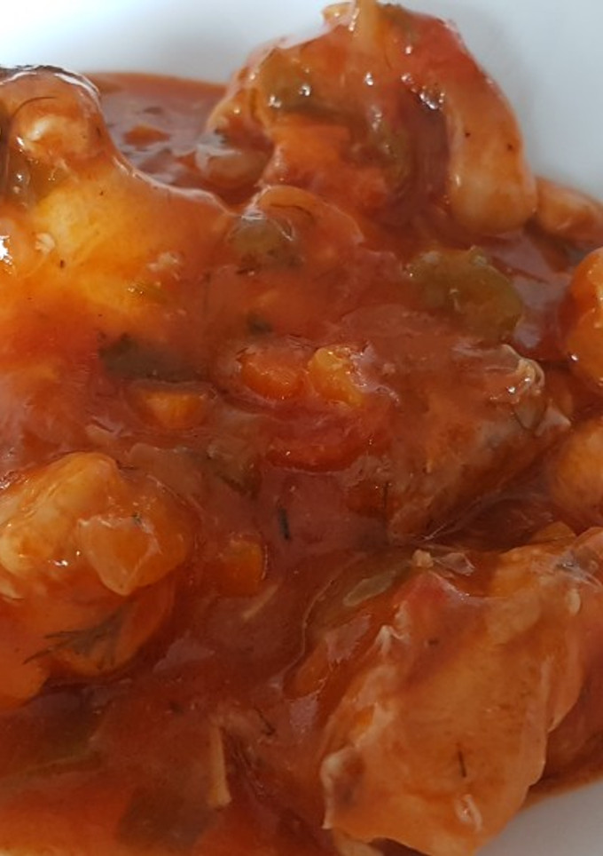 Una foto de Guiso de pollo con tomate