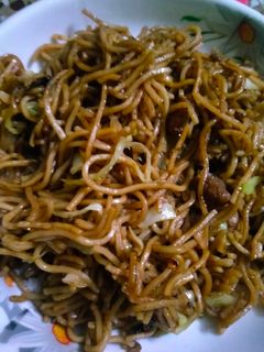 चाऊमिन (chowmein recipe in Hindi) रेसिपी मुख्य फोटो