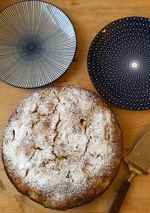 Saftiger Rhabarberkuchen mit weißer Schokolade Rezepthauptbild