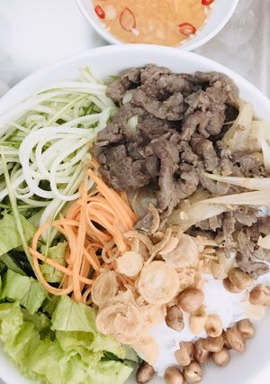 Hình của món Bún thịt bò xào.