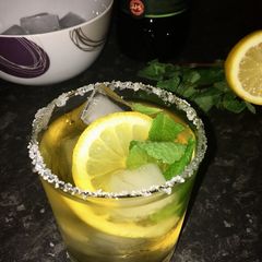 A picture of Whisky smash cocktail.