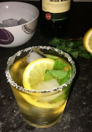 A picture of Whisky smash cocktail.