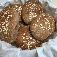 A picture of Oatnut Sandwich Rolls.