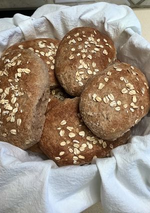 A picture of Oatnut Sandwich Rolls.