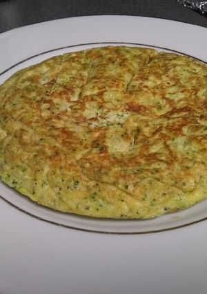 Una foto de Tortilla de brócoli y queso