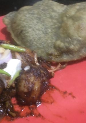 A picture of Pindi chana & palak bhatura.