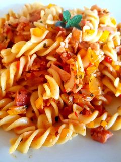 Una foto de Fusilli con salsa rústica de morrón
