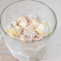 A picture of Overnight apple and cinnamon oats.