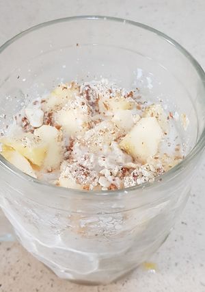 A picture of Overnight apple and cinnamon oats.