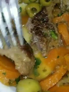 صورة لوصفة طاجين زيتون بالخضر