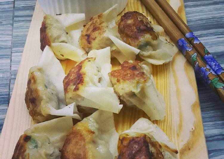 Bagaimana Menyiapkan Chicken Gyoza, Lezat