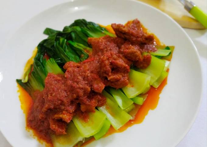 Langkah Mudah untuk Menyiapkan Pokcoy siram balado daging Anti Gagal