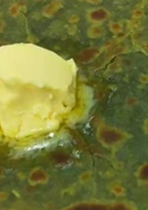 બટર પાલક પરોઠા (Butter Palak Paratha Recipe In Gujarati) રેસીપી મુખ્ય ફોટો
