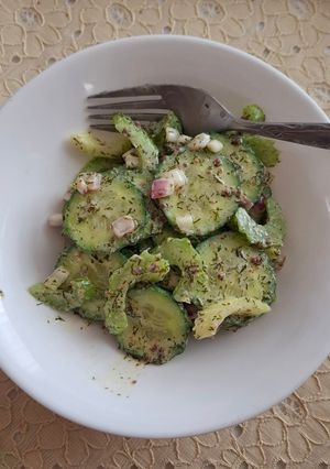 Una foto de Ensalada de pepino y apio