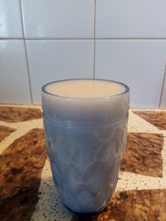 Una foto de Licuado de peras y leche de almendra