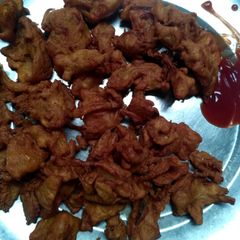 A picture of Onion,spinach,potato mix pakore.
