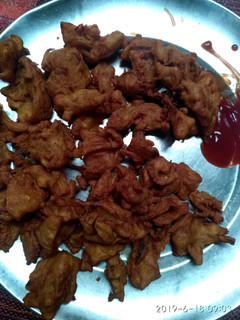 A picture of Onion,spinach,potato mix pakore.