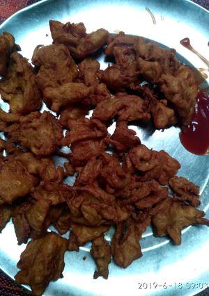 A picture of Onion,spinach,potato mix pakore.