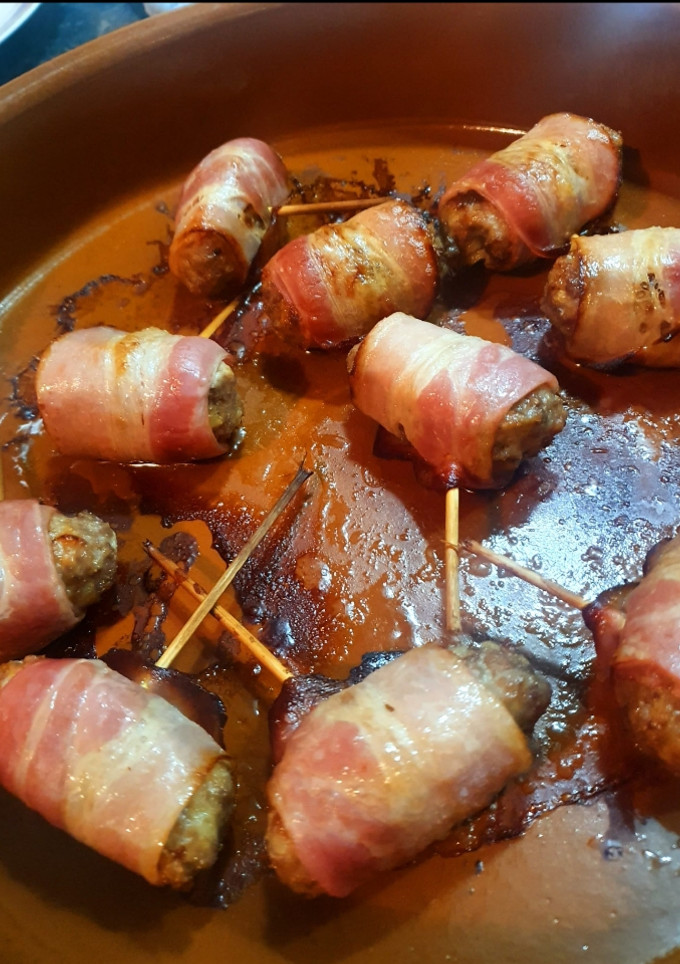 Una foto de Blinde vink con bacon, aperitivo, belga