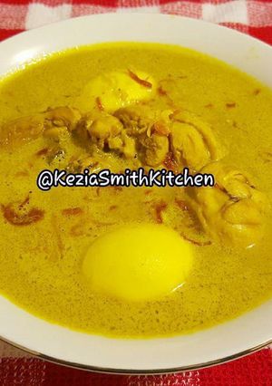 A picture of Opor Ayam.