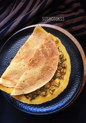 A picture of Stuffed besan chilla.