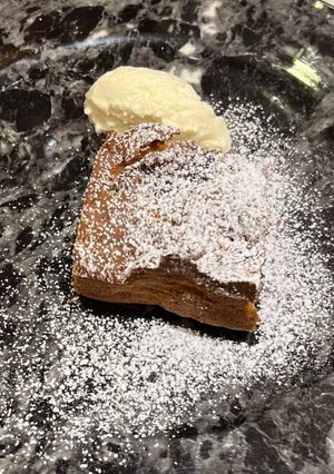 Foto di Sfogliatine di mela 🍎 con pallina di gelato alla 🍦 crema